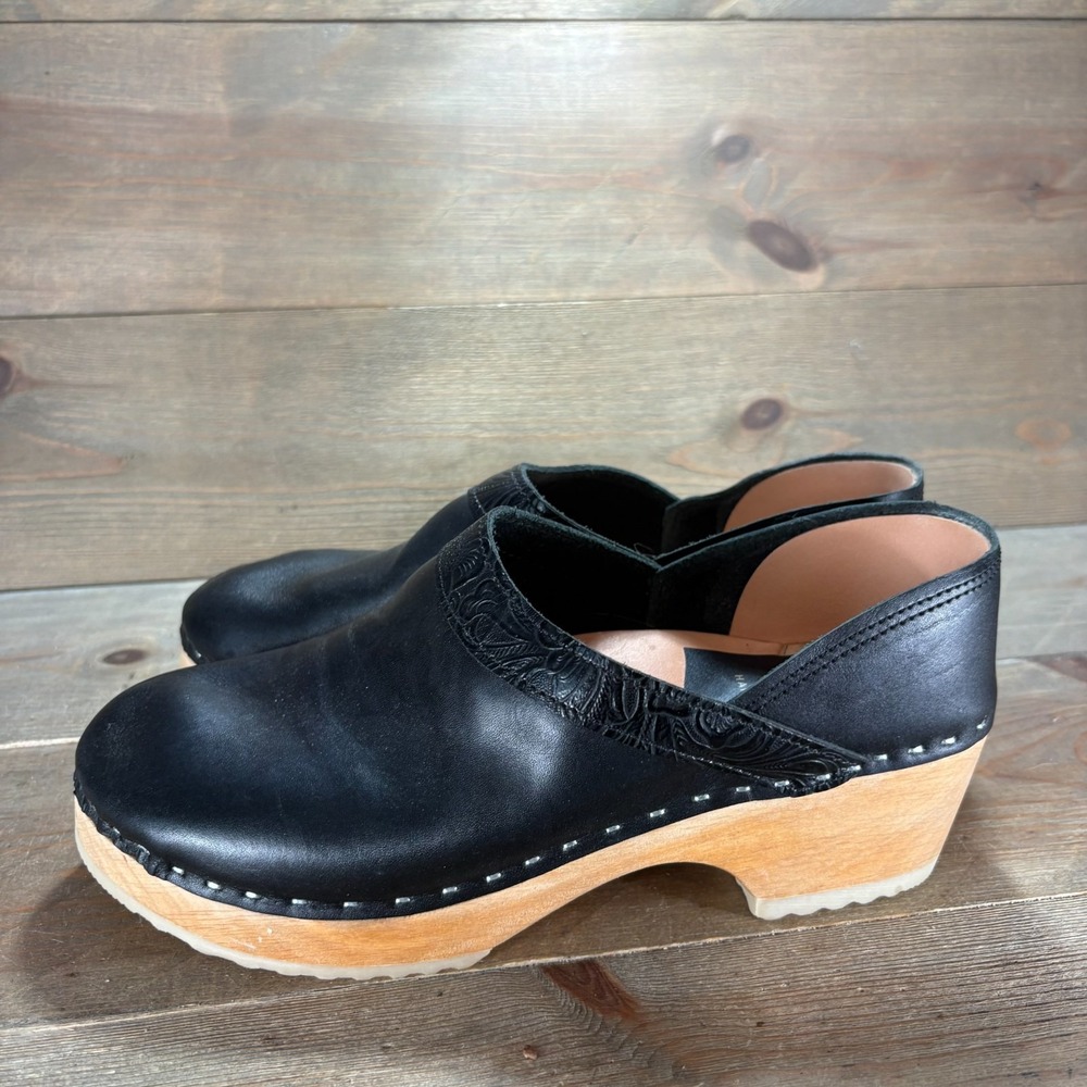 scandic Womens size 40 shoes Black leather Wood Heel Slip On clogs